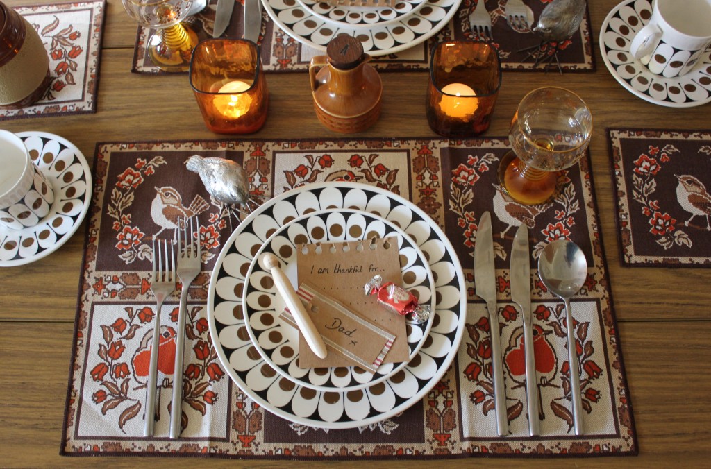 thanksgiving dinner table setting
